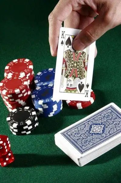 Filipino player joining an online bingo room on a mobile phone via GCash Games